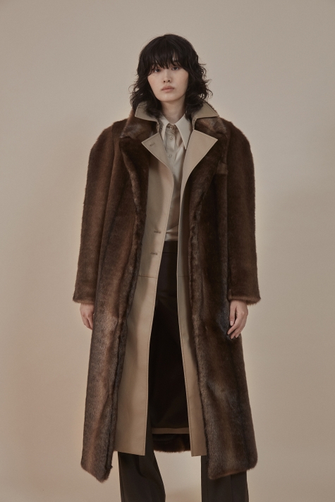 Round-shoulder faux fur coat